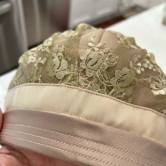 Bespoke Anna Chocola Ines Cloche - Picture 10 of 14